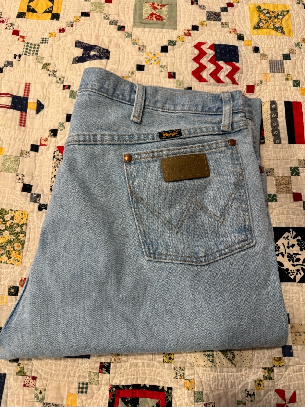 Wrangler Light Blue Relaxed Fit Men's Jeans